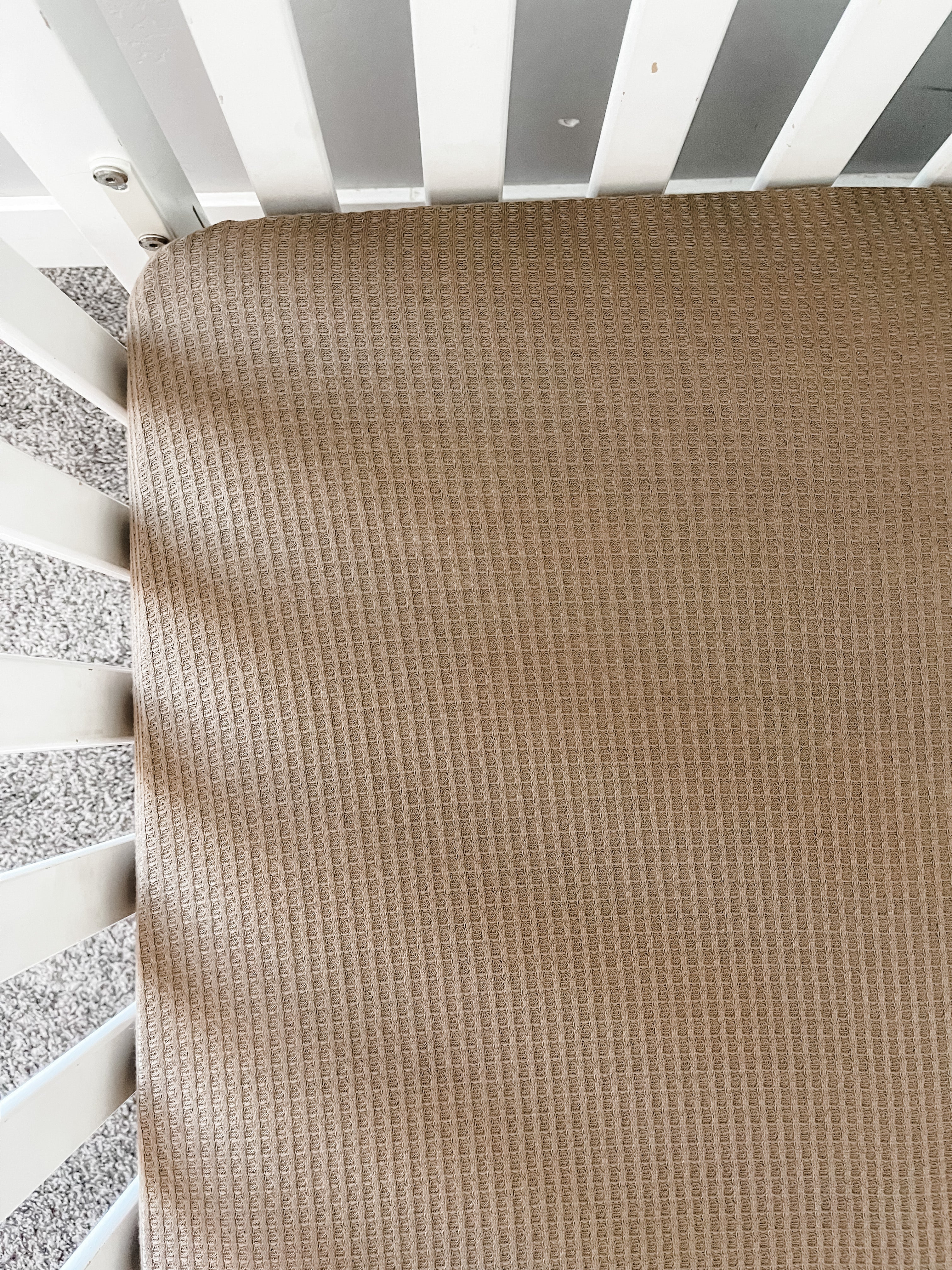 Mocha fitted crib sheet | waffle
