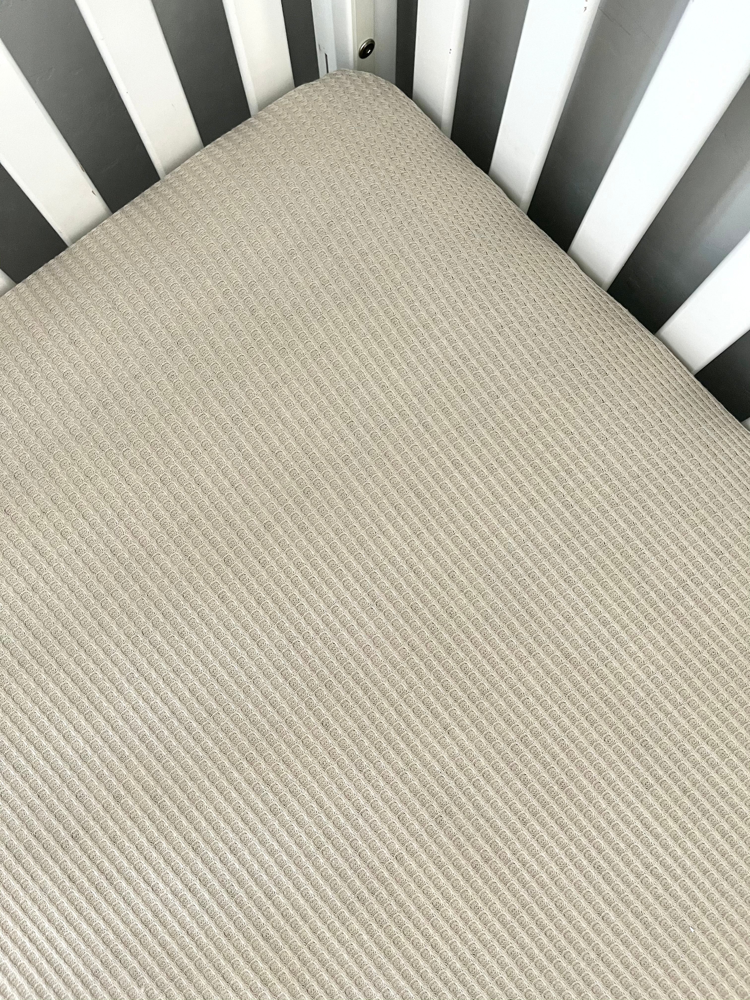 Oatmeal fitted crib sheet | waffle