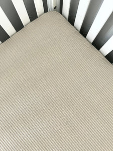 Oatmeal fitted crib sheet | waffle