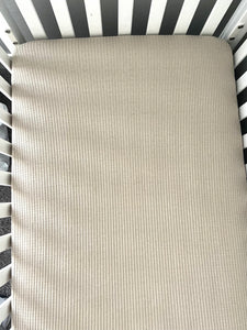 Oatmeal fitted crib sheet | waffle